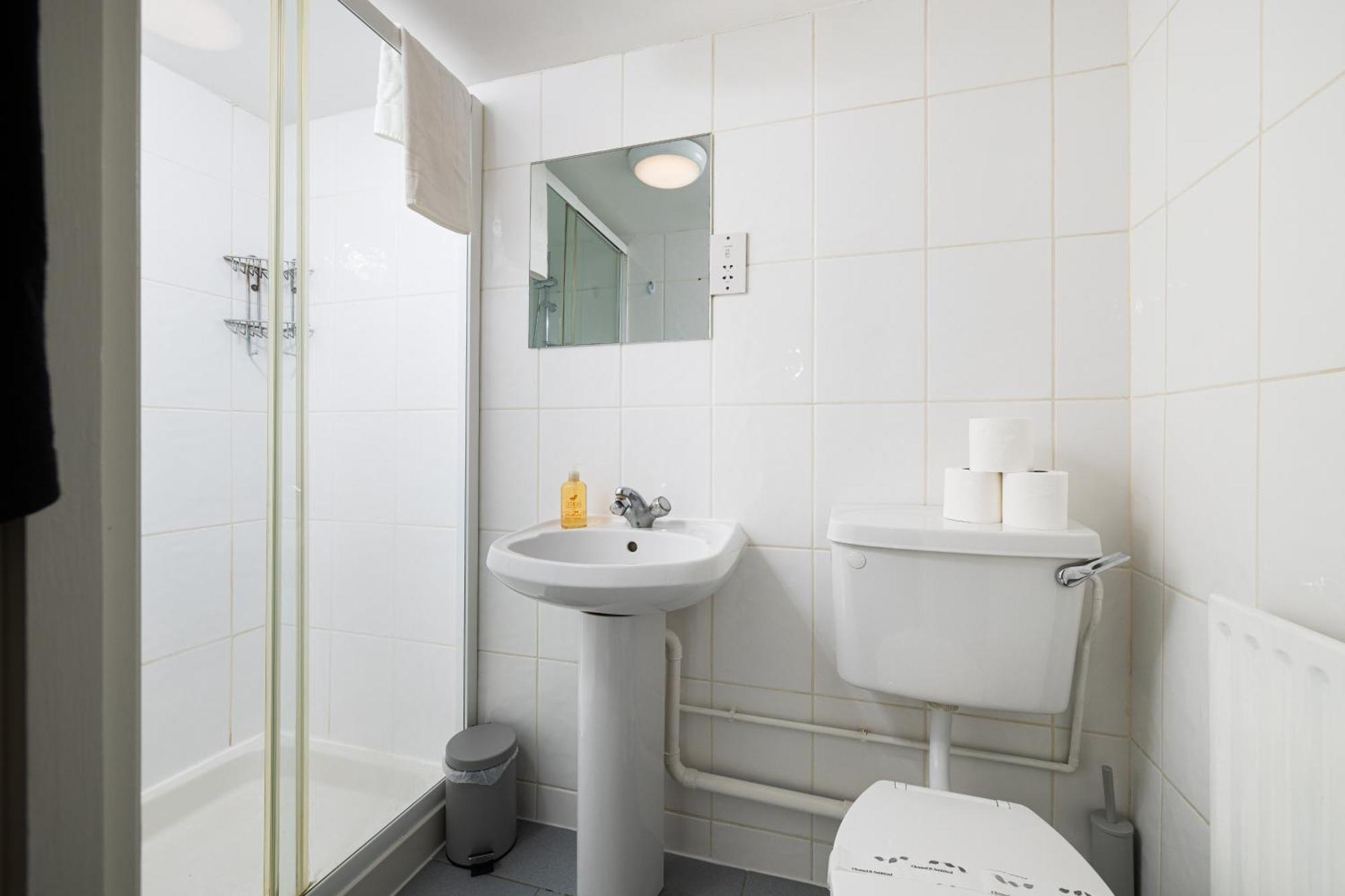 Charmstay Swiss Apartment London