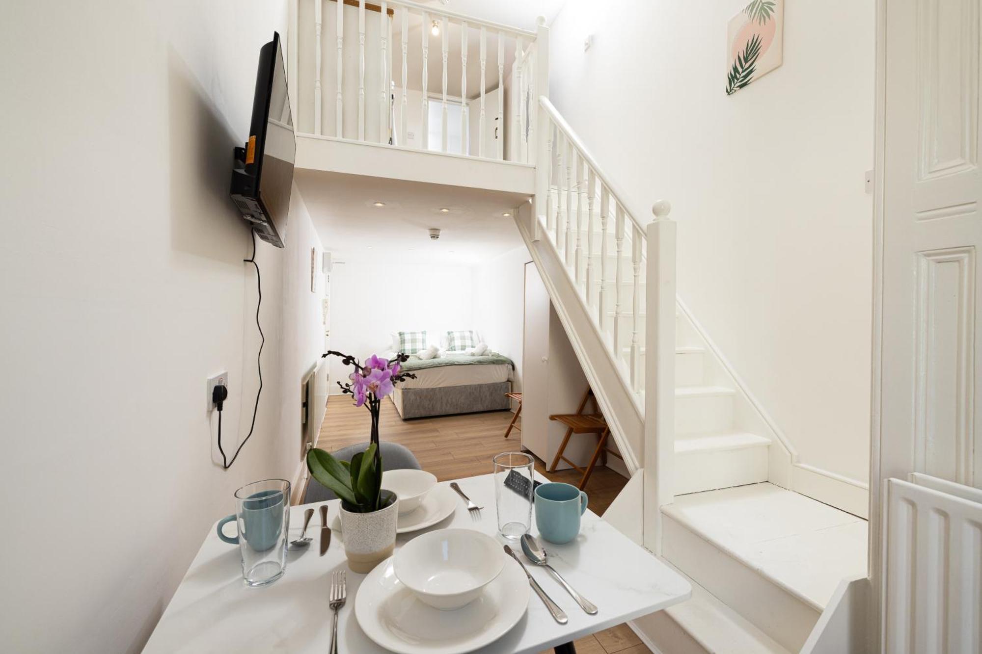 Charmstay Swiss * London